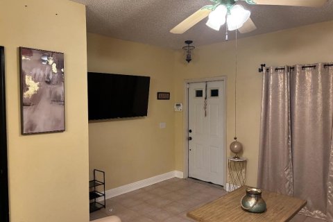 Townhouse in Tamarac, Florida 2 bedrooms, 103.12 sq.m. № 2288831 - photo 12