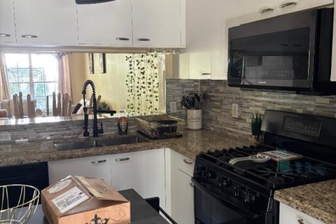 Townhouse in Tamarac, Florida 2 bedrooms, 103.12 sq.m. № 2288831 - photo 8