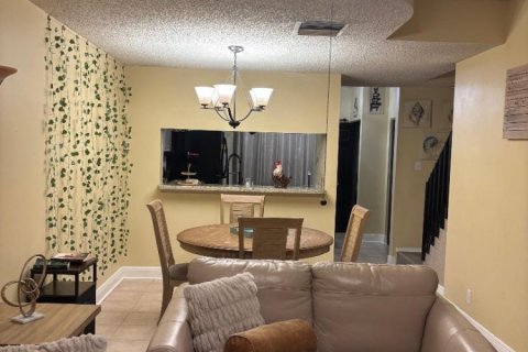 Townhouse in Tamarac, Florida 2 bedrooms, 103.12 sq.m. № 2288831 - photo 11