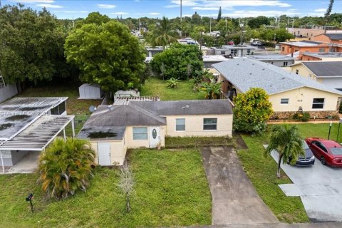 House in Hollywood, Florida 2 bedrooms, 83.89 sq.m. № 1814096 - photo 2