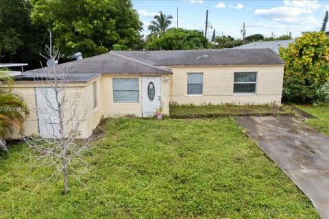 House in Hollywood, Florida 2 bedrooms, 83.89 sq.m. № 1814096 - photo 6