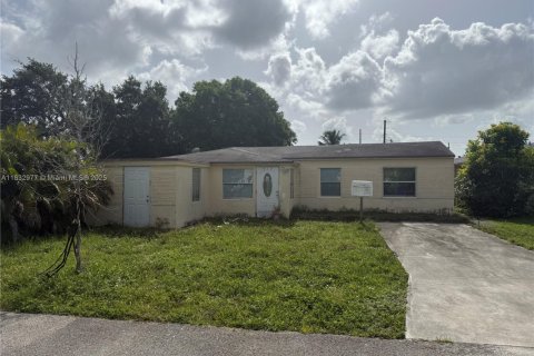 House in Hollywood, Florida 2 bedrooms, 83.89 sq.m. № 1814096 - photo 1