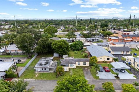 House in Hollywood, Florida 2 bedrooms, 83.89 sq.m. № 1814096 - photo 4