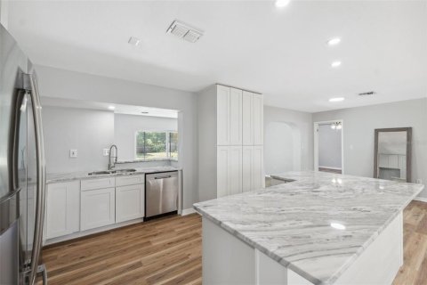 House in Spring Hill, Florida 3 bedrooms, 159.79 sq.m. № 1743059 - photo 2