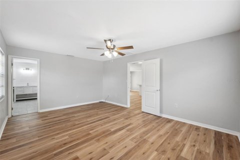 House in Spring Hill, Florida 3 bedrooms, 159.79 sq.m. № 1743059 - photo 12