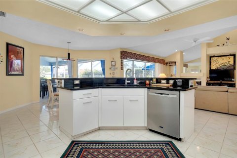 House in Venice, Florida 4 bedrooms, 258.36 sq.m. № 1580918 - photo 25