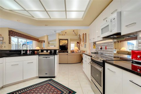 House in Venice, Florida 4 bedrooms, 258.36 sq.m. № 1580918 - photo 24