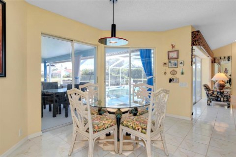 House in Venice, Florida 4 bedrooms, 258.36 sq.m. № 1580918 - photo 18