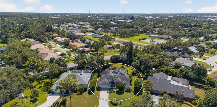 House in Sarasota, Florida 3 bedrooms, 221.01 sq.m. № 2403691