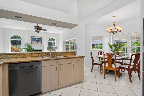 House in Sarasota, Florida 3 bedrooms, 221.01 sq.m. № 2403691 - photo 12