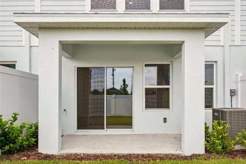 Townhouse in Zephyrhills, Florida 3 bedrooms, 146.14 sq.m. № 2231465 - photo 28