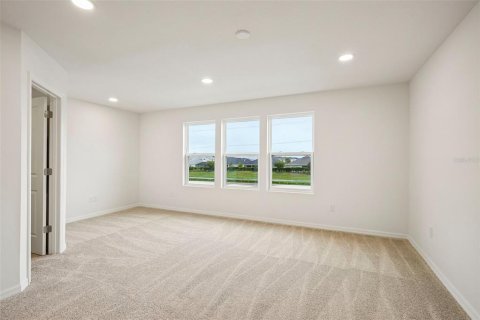 Townhouse in Zephyrhills, Florida 3 bedrooms, 146.14 sq.m. № 2231465 - photo 15