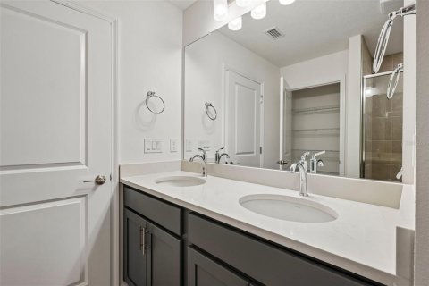Townhouse in Zephyrhills, Florida 3 bedrooms, 146.14 sq.m. № 2231465 - photo 23