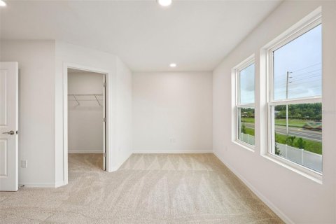 Townhouse in Zephyrhills, Florida 3 bedrooms, 146.14 sq.m. № 2231465 - photo 18