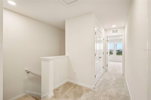 Townhouse in Zephyrhills, Florida 3 bedrooms, 146.14 sq.m. № 2231465 - photo 14