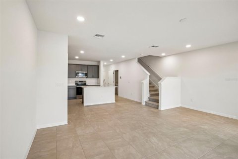 Townhouse in Zephyrhills, Florida 3 bedrooms, 146.14 sq.m. № 2231465 - photo 8