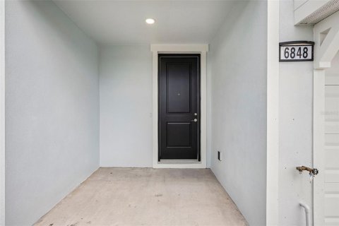 Townhouse in Zephyrhills, Florida 3 bedrooms, 146.14 sq.m. № 2231465 - photo 2