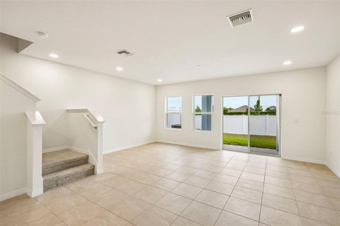 Townhouse in Zephyrhills, Florida 3 bedrooms, 146.14 sq.m. № 2231465 - photo 11