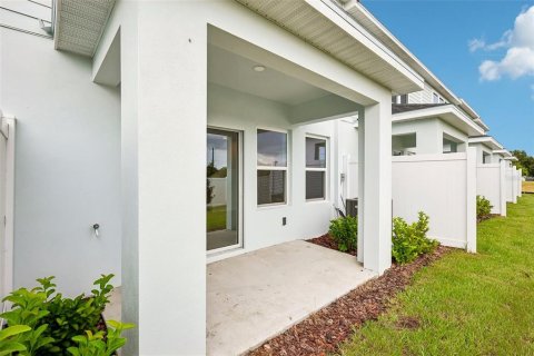 Townhouse in Zephyrhills, Florida 3 bedrooms, 146.14 sq.m. № 2231465 - photo 29