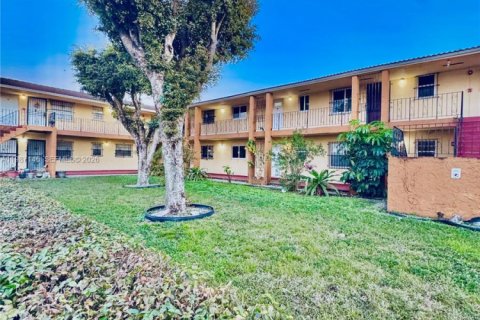 Condo in Opa-locka, Florida, 2 bedrooms  № 2046511