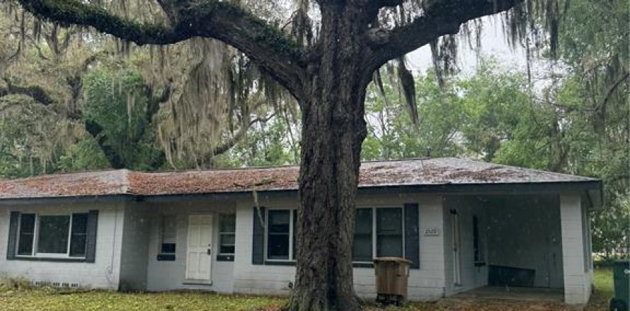 Commercial property in Ocala, Florida 5 bedrooms, 168.71 sq.m. № 2377518