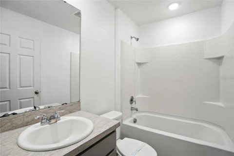 House in Poinciana, Florida 4 bedrooms, 172.89 sq.m. № 1873706 - photo 24