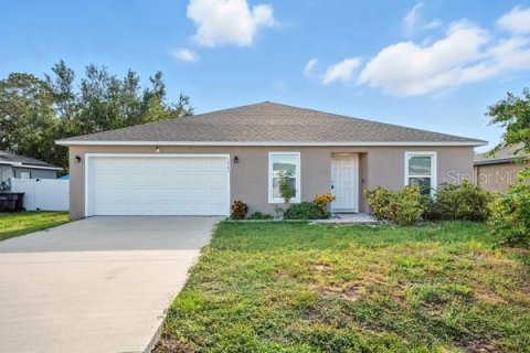 House in Poinciana, Florida 4 bedrooms, 172.89 sq.m. № 1873706 - photo 1