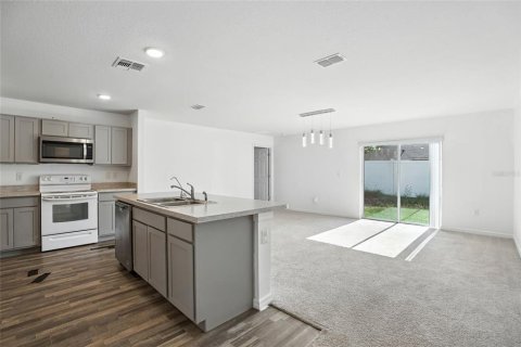 House in Poinciana, Florida 4 bedrooms, 172.89 sq.m. № 1873706 - photo 5