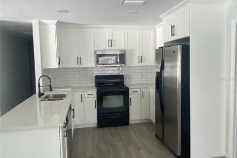 Villa ou maison à louer à Tampa, Floride: 4 chambres, 144.56 m2 № 2303145 - photo 3