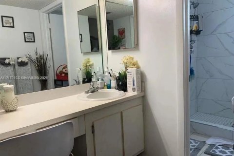Condominio en venta en North Lauderdale, Florida, 2 dormitorios, 125.42 m2 № 1993601 - foto 23