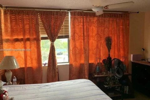 Condominio en venta en North Lauderdale, Florida, 2 dormitorios, 125.42 m2 № 1993601 - foto 26