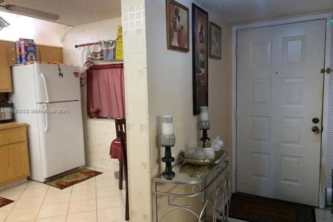 Condominio en venta en North Lauderdale, Florida, 2 dormitorios, 125.42 m2 № 1993601 - foto 14