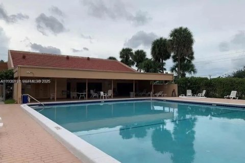 Condominio en venta en North Lauderdale, Florida, 2 dormitorios, 125.42 m2 № 1993601 - foto 18