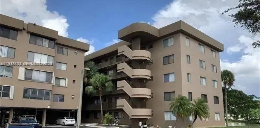 Condominio en North Lauderdale, Florida, 2 dormitorios  № 1993601