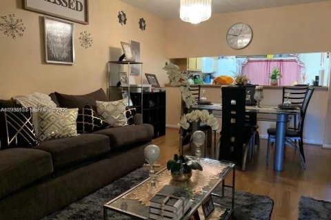 Condominio en venta en North Lauderdale, Florida, 2 dormitorios, 125.42 m2 № 1993601 - foto 15