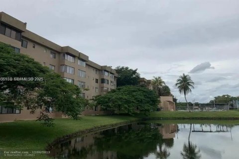 Condominio en venta en North Lauderdale, Florida, 2 dormitorios, 125.42 m2 № 1993601 - foto 25