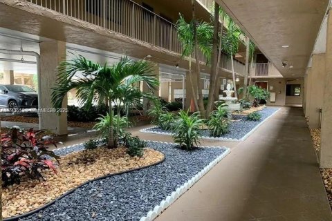 Condominio en venta en North Lauderdale, Florida, 2 dormitorios, 125.42 m2 № 1993601 - foto 7