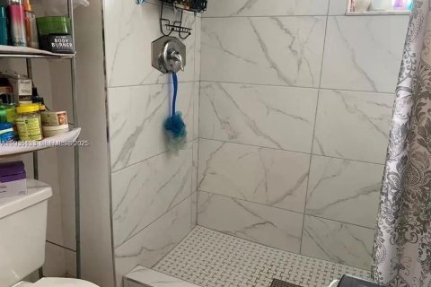 Condominio en venta en North Lauderdale, Florida, 2 dormitorios, 125.42 m2 № 1993601 - foto 24