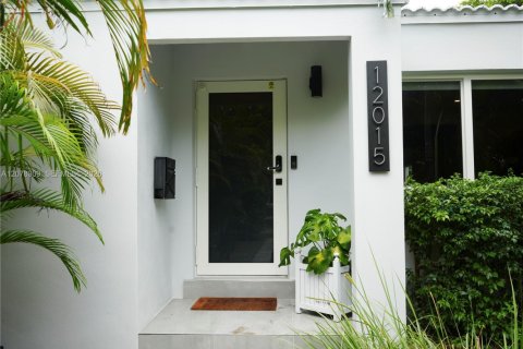 House in Biscayne Park, Florida 3 bedrooms № 2323791 - photo 2
