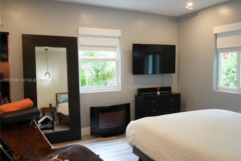 House in Biscayne Park, Florida 3 bedrooms № 2323791 - photo 16