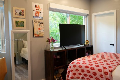 House in Biscayne Park, Florida 3 bedrooms № 2323791 - photo 13