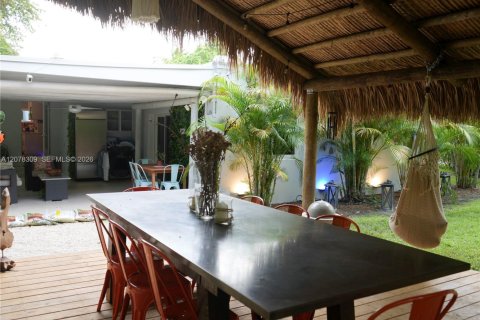 House in Biscayne Park, Florida 3 bedrooms № 2323791 - photo 21