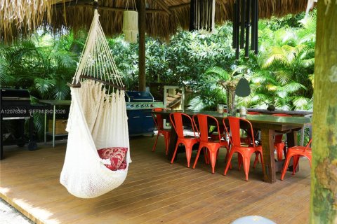 House in Biscayne Park, Florida 3 bedrooms № 2323791 - photo 20
