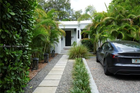 House in Biscayne Park, Florida 3 bedrooms № 2323791