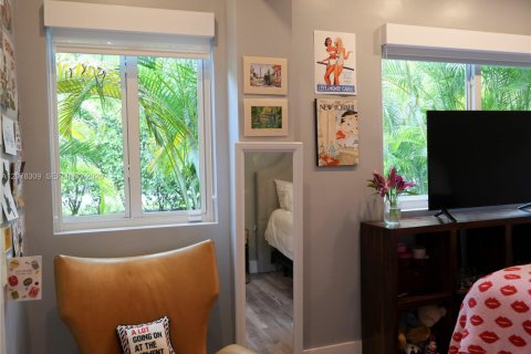 House in Biscayne Park, Florida 3 bedrooms № 2323791 - photo 14