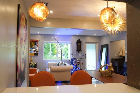 House in Biscayne Park, Florida 3 bedrooms № 2323791 - photo 18