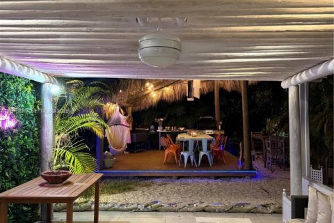 House in Biscayne Park, Florida 3 bedrooms № 2323791 - photo 26