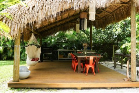 House in Biscayne Park, Florida 3 bedrooms № 2323791 - photo 19