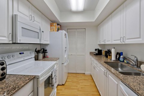 Condominio en alquiler en Miami Beach, Florida, 1 dormitorio, 68.75 m2 № 1993029 - foto 6