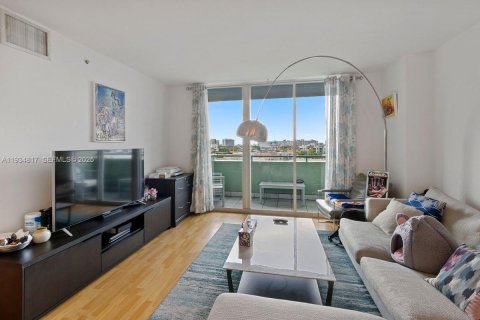 Condominio en alquiler en Miami Beach, Florida, 1 dormitorio, 68.75 m2 № 1993029 - foto 2